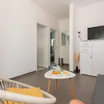 Apartment 2 Bedroom Cozy In *