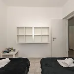 2 Bedroom Cozy In Apartment *