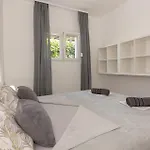 2 Bedroom Cozy In Apartment Zaboric