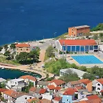 Apartment 2 Bedroom Cozy In Zaboric