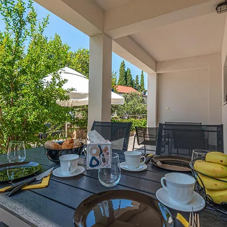2 Bedroom Cozy In Διαμέρισμα *