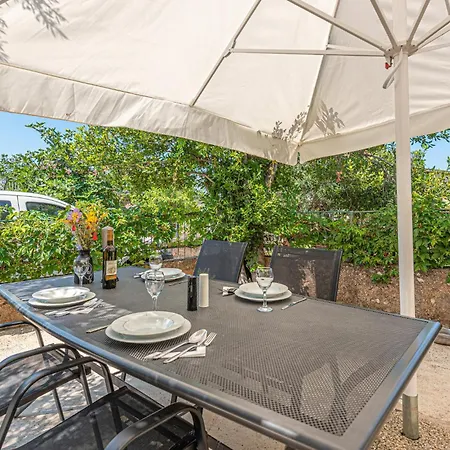 2 Bedroom Cozy In * Zaboric