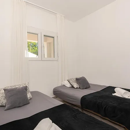 2 Bedroom Cozy In Apartamento