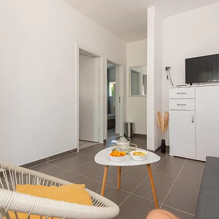 Διαμέρισμα 2 Bedroom Cozy In *