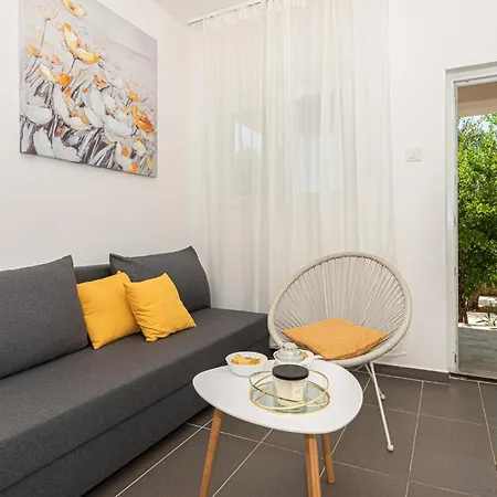 Apartamento 2 Bedroom Cozy In Žaborić