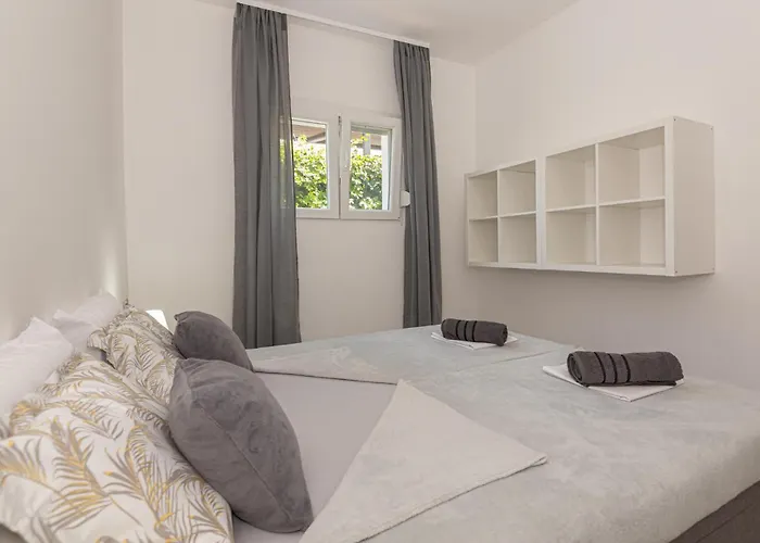 2 Bedroom Cozy In Apartman Zaboric