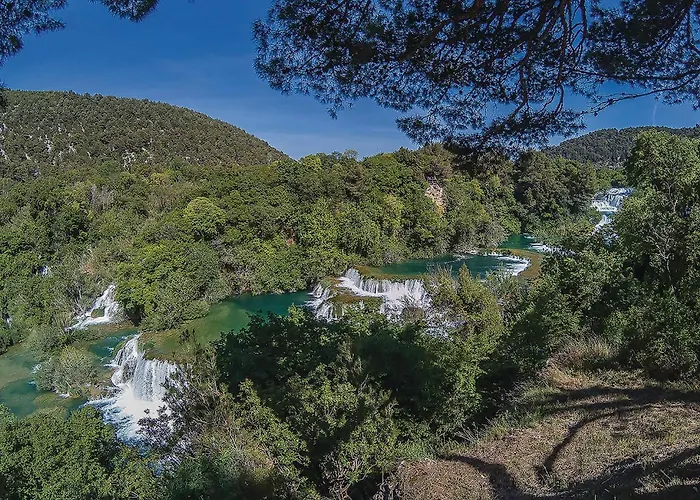 Apartment 2 Bedroom Cozy In